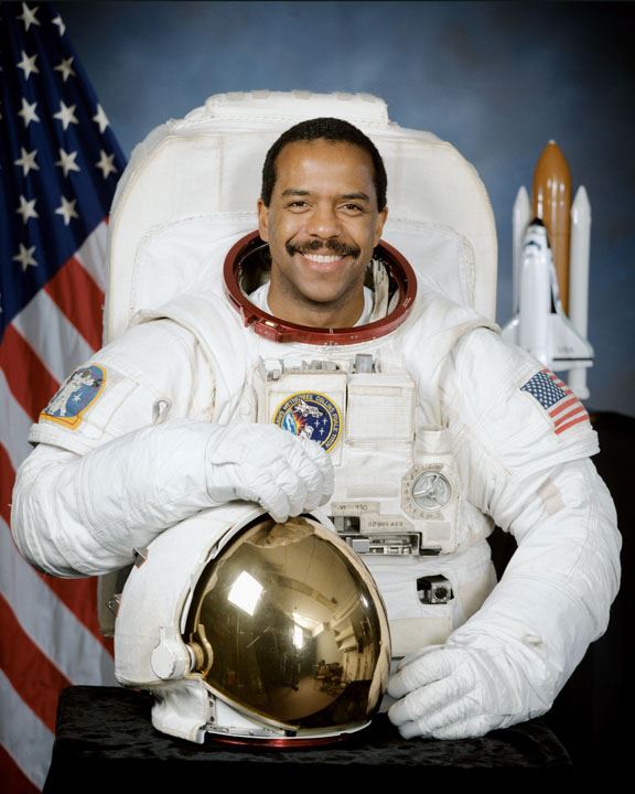  Bernard Harris